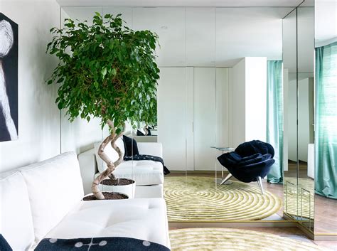 Atelier Interior: светлая квартира с зеркалами