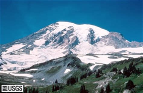 Mount Rainier volcano in The Cascades