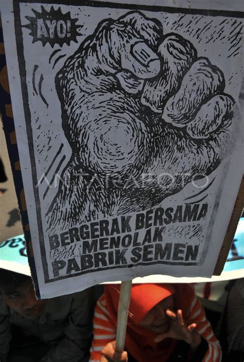 Tolak Pabrik Semen Antara Foto