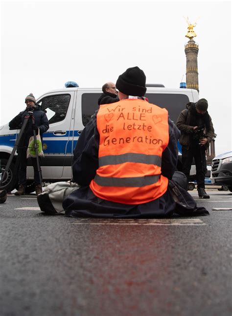 Hunderte Bei Blockade Der Letzten Generation In Berlin WEB DE