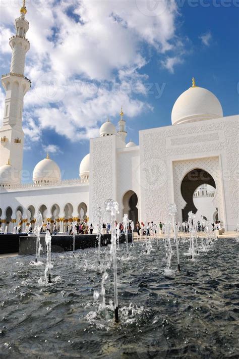 sheikh zayed mosque 11254799 Stock Photo at Vecteezy