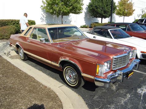 1976 Ford Granada GHIA trim in "Medium Chetsnut" Identical to the one ...