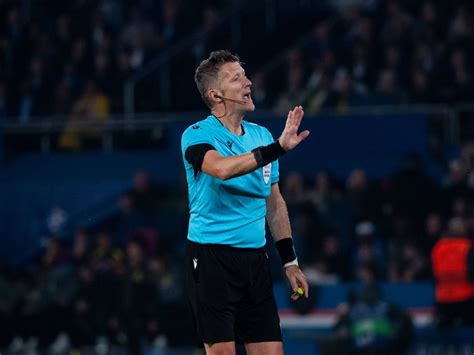 Arbitrul A Izbucnit N Lacrimi Imediat Dup Ce Borussia Dortmund S A