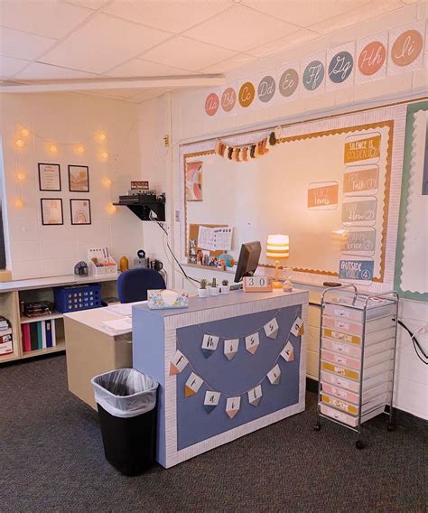 Create a Personalized and Stylish Teacher Desk Area - 7 Stunning Ideas ...