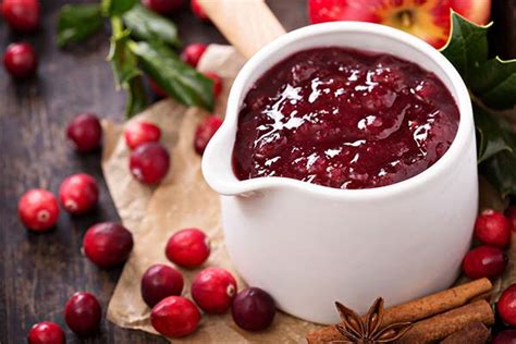 Клюквенный соус: с чем едят, польза и вред, как приготовить