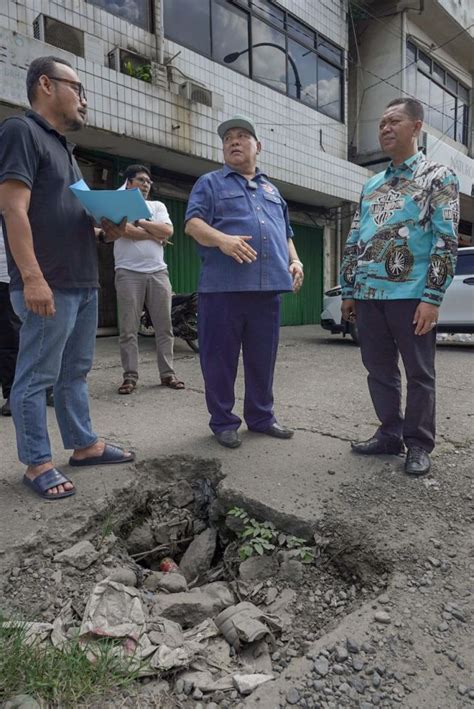 Pasca Dilantik PJ Gubernur Riau SF Hariyanto Langsung Tinjau Jalan