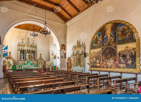 Visión En El Interior De San Pedro Apostol Church En Antigua Guatemala