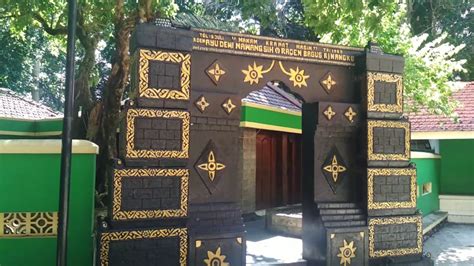 Sejarah Makam Raden Ayu Dewi Nawangsih And Raden Bagus Rinangku Di Kudus