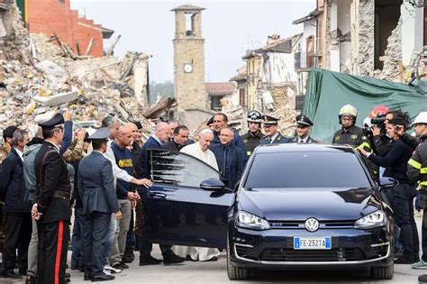 Papa Francesco Sui Luoghi Del Terremoto Giornale Di Brescia