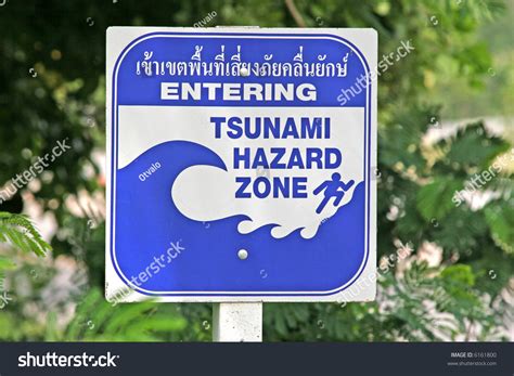 Tsunami Warning Sign Located Near Beach Stock Photo 6161800 | Shutterstock