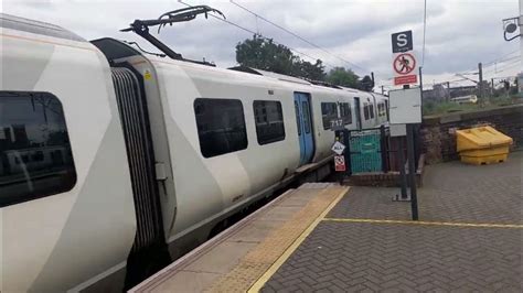 Great Northern Class 717 Departing And Lner Passing Finsbury Park Youtube