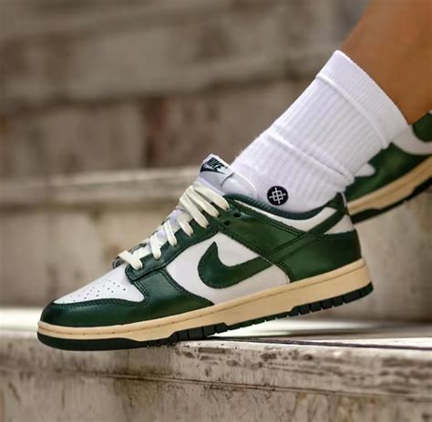 Giày Nike Wmns Dunk Low Vintage Green DQ8580 100 Hệ thống phân phối