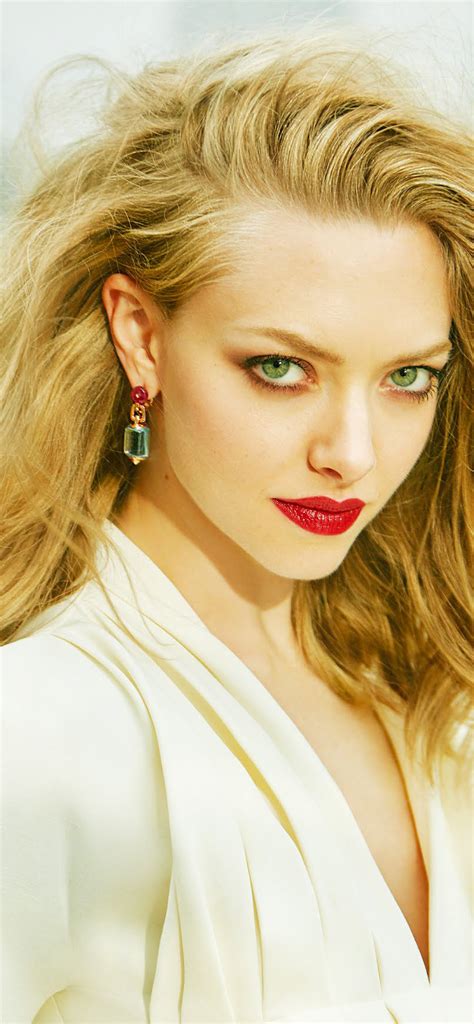 X Resolution Hot Amanda Seyfried Photoshoot X Resolution Wallpaper Wallpapers Den