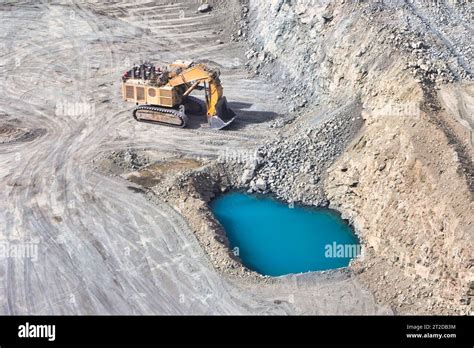 Open Pit Diamond Mine Surface Mining Hydraulic Excavator Dinging In