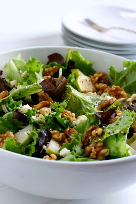 Eclectic Recipes • Pear Salad with Walnuts and Feta