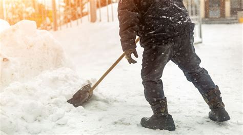 Safety Tips for Snow Shovelling: Preventing Injuries