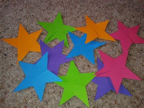 Flame: Creative Children's Ministry: Nativity Star Craft and Prayers