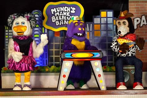 Chuck E Cheese Is Giving The Classic Munchs Make Believe Band