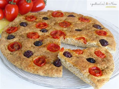 Focaccia Integrale Con Pomodorini E Olive