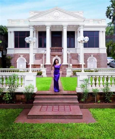 Shahrukh Khan's wife, Gauri Khan, on the lawn of their house ...