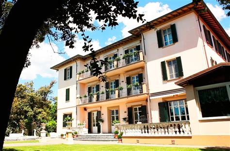 Where does Andrea Bocelli live? Behind the scenes in his Italian family ...