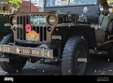 Primer plano de un Willys Jeep un vehículo militar fabricado en