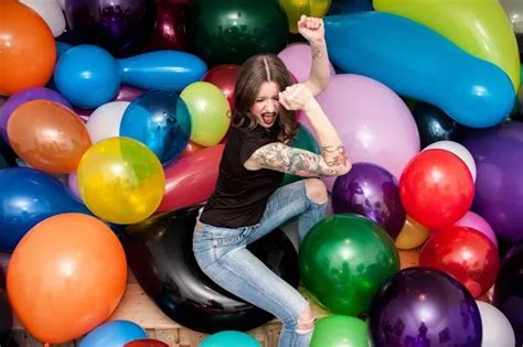 Woman With Balloon Fetish Says Having Sex With Them Is Lots Of Bouncy