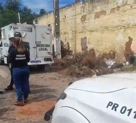 Corpo de mulher marcas de tiros é encontrado em meio a entulho na