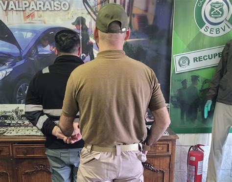 Circulaba En Un Auto Robado Y Con Placas Patentes Artesanales Por Las