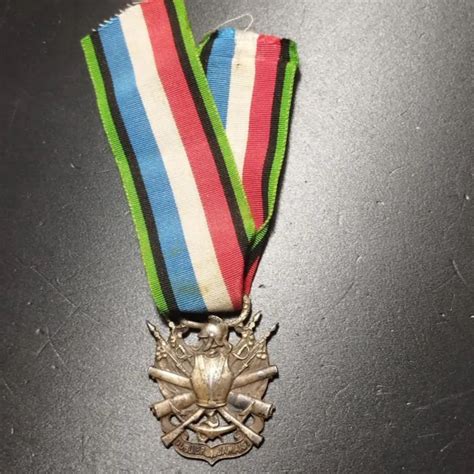 Z15D MÉDAILLE COMMÉMORATIVE de la guerre de 1870 1871 armée french