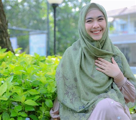 7 Influencer Hijab Syari Yang Berprestasi Dan Cocok Jadi Inspirasi