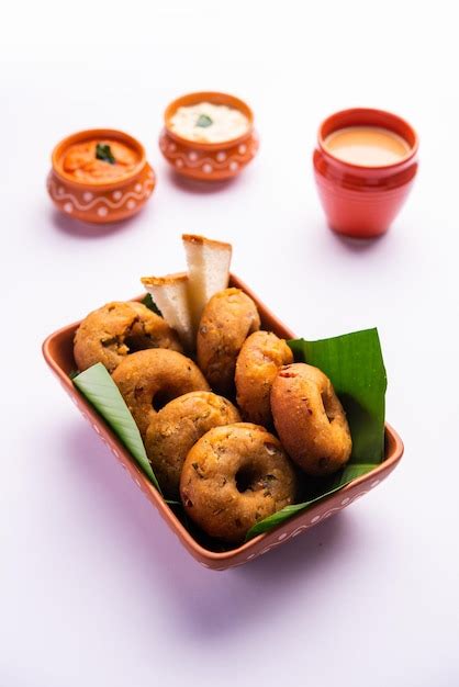 Premium Photo Instant Leftover Bread Medu Vada Served With Chutney