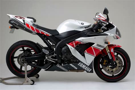 R Red White Speedblock Yamaha R Forum Yzf R Forums