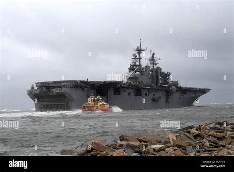 Amphibious Assault Ship Uss Iwo Jima Lhd 7 Immagini E Fotografie Stock