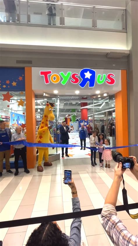 Toys R Us opens flagship 11,000 square-foot store at famous mall as toy retailer makes ...