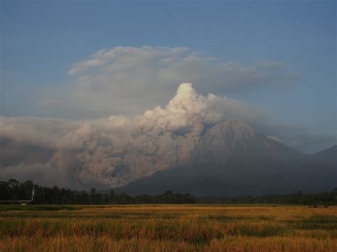 Indonesia Evacuates Villagers As Volcano Erupts On Java Island Reuters