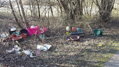 Müllfrevel im Wald bei Kümmersreuth obermain de