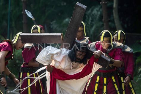 VISUALISASI KISAH SENGSARA YESUS ANTARA Foto