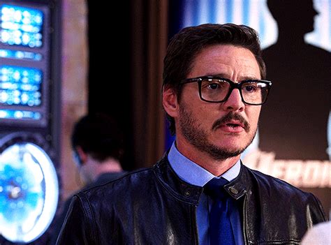 I’m here for the cult stuff : mandalorianns: Pedro Pascal + Glasses ...