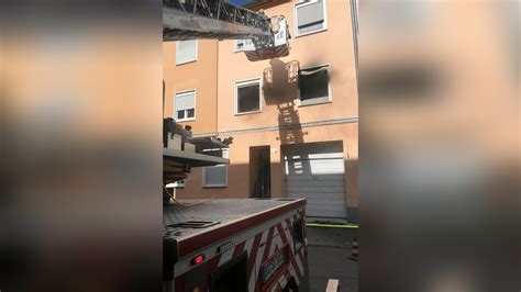 Feuerwehr löscht Wohnungsbrand in Bochum Leithe