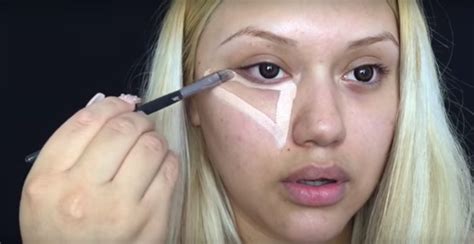 Клоунское контурирование лица