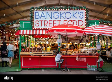 THAILAND BANGKOK PRATUNAM MARKET Stock Photo - Alamy