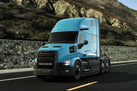 The Best Long Haul Semi Is Here The Mack Trucks Pioneer