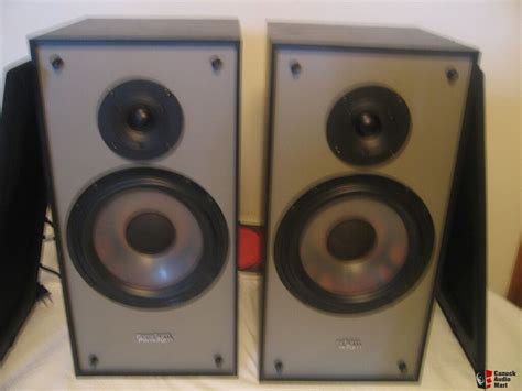 Paradigm 3se Bookshelf Speakers 8 Inch Woofer 1 Inch Dome Tweeter Photo