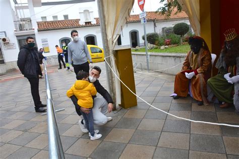 Los Reyes Magos recorren las barriadas de San Roque Andalucía