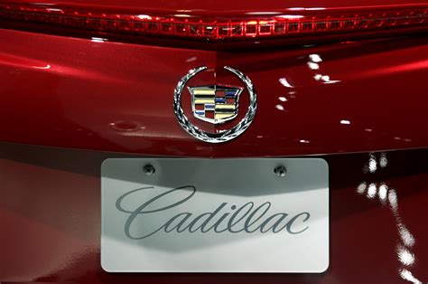 Cadillac pushes fancier showrooms to revive its fading luxury image ...