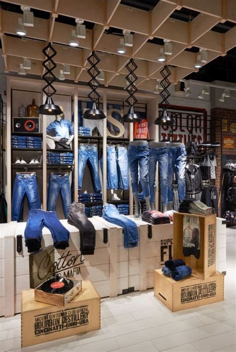 40 Formas Originales De Exponer Vaqueros Clothing Store Design