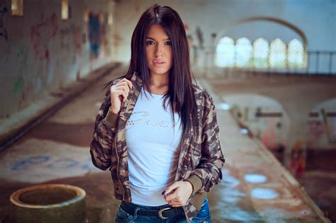 Jacket Portrait Tanned Face Bokeh Brunette Jeans Juicy Lips Straight Hair Reinhard