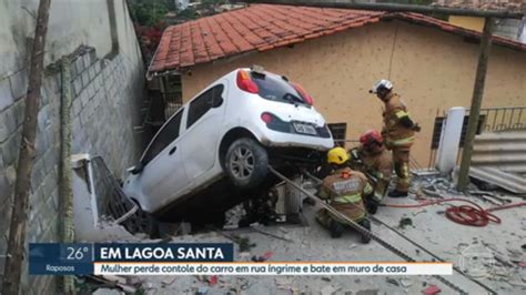 Motorista Perde Controle Da Dire O E Atinge Muro De Resid Ncia Em