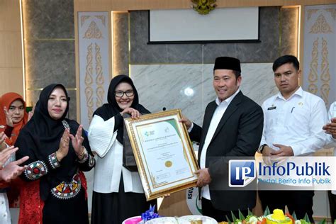 Infopublik Terima Sertifikat Akreditasi Paripurna Pj Bupati Haili